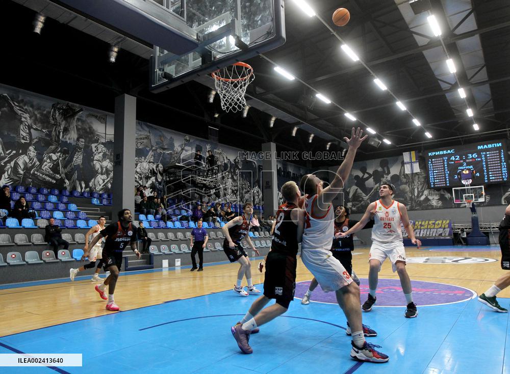 Cherkaski Mavpy 80-75 Kryvbas in Ukrainian Basketball Cup match in Dnipro