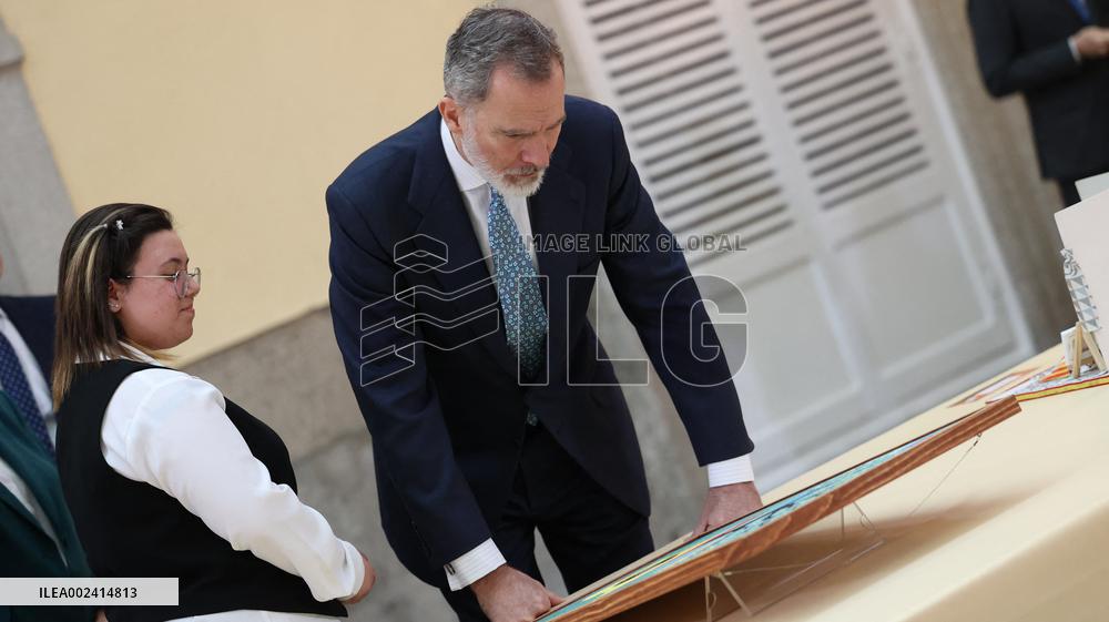 King Felipe Meets The ‘Que Es Un Rey Para Ti’ Contest Winners - Madrid