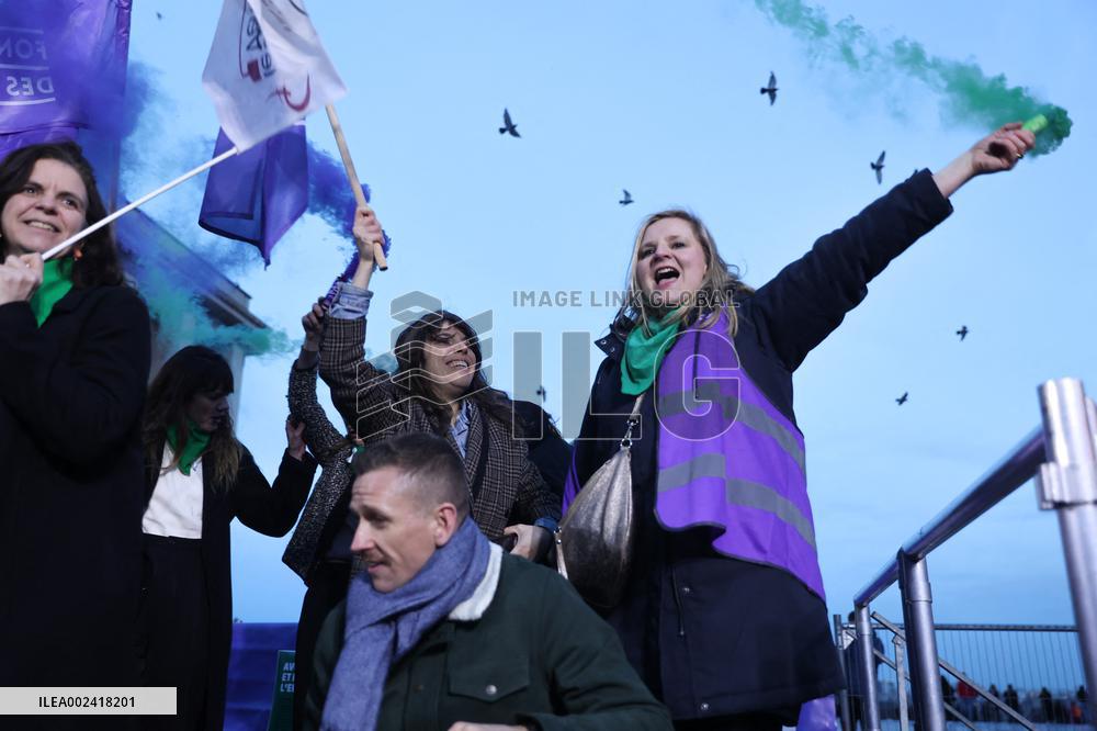 France Makes Abortion A Constitutional Right - Paris