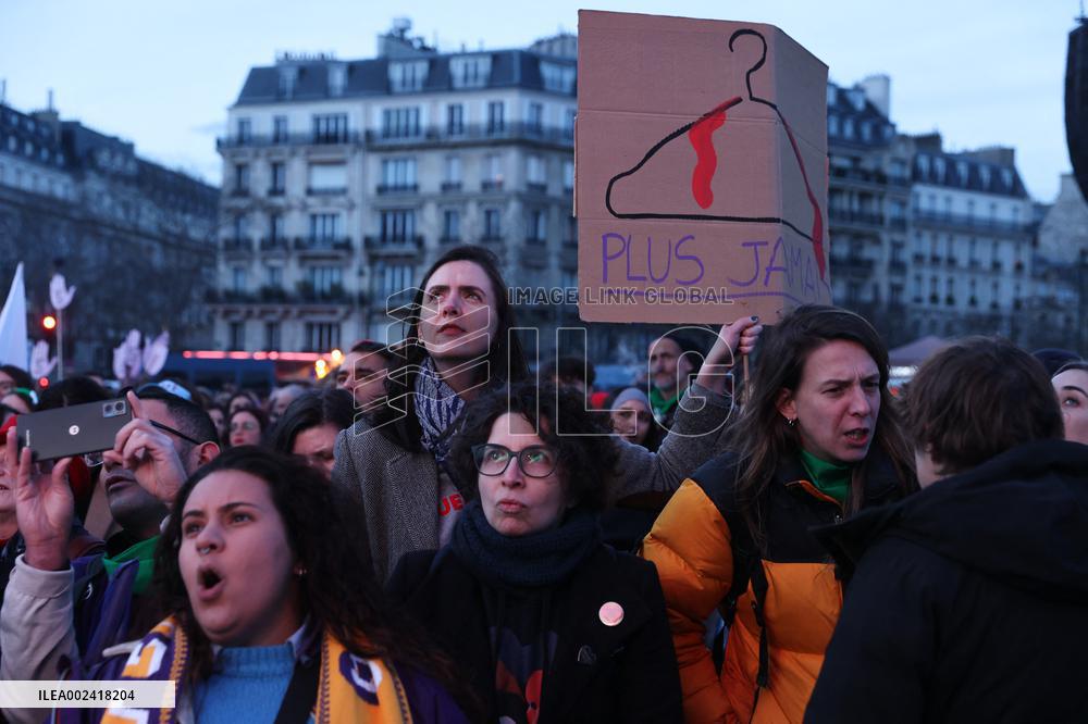 France Makes Abortion A Constitutional Right - Paris