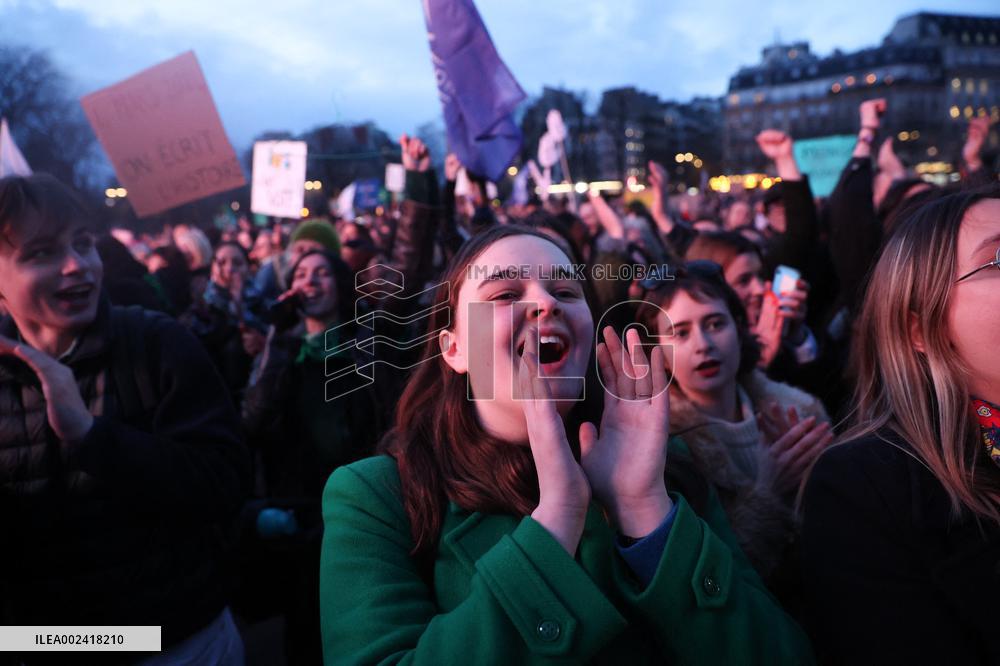 France Makes Abortion A Constitutional Right - Paris