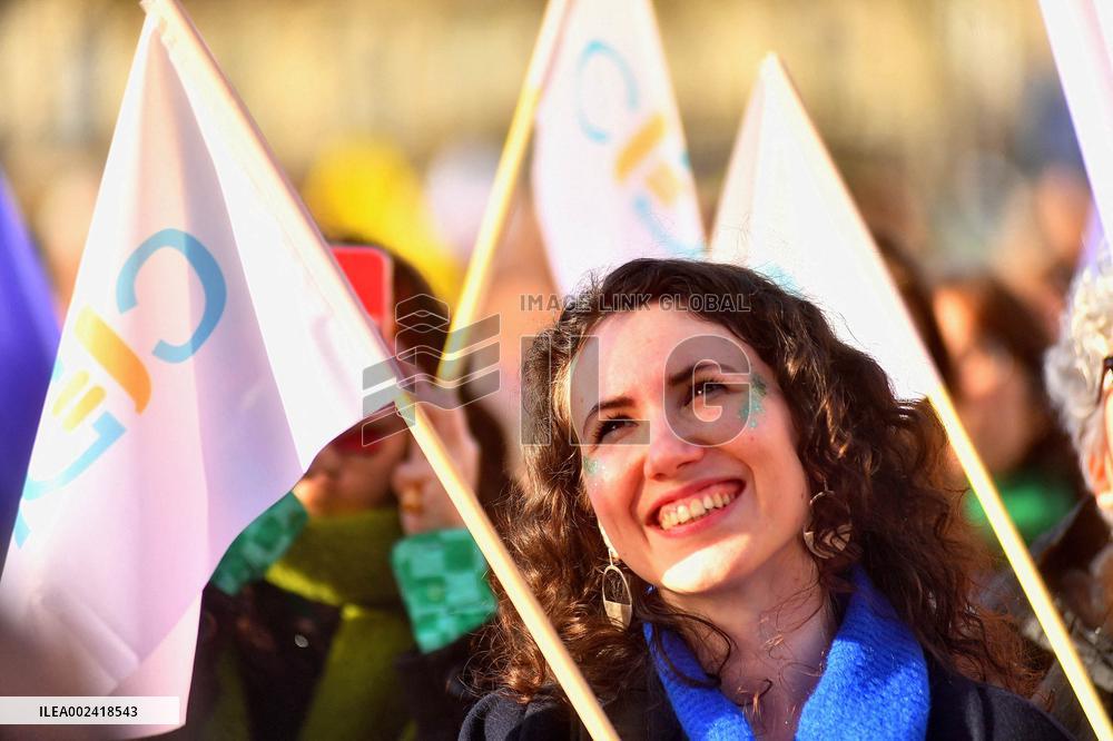 France Makes Abortion A Constitutional Right - Paris