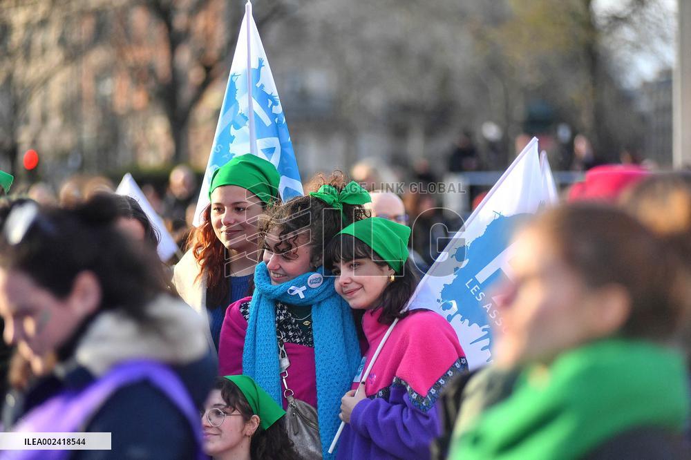 France Makes Abortion A Constitutional Right - Paris