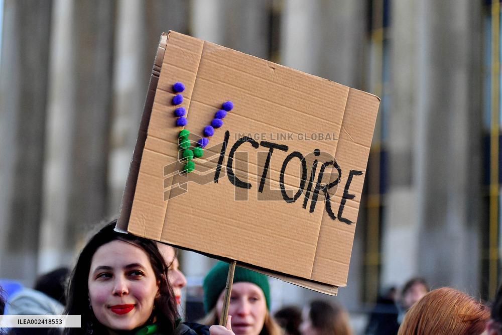 France Makes Abortion A Constitutional Right - Paris