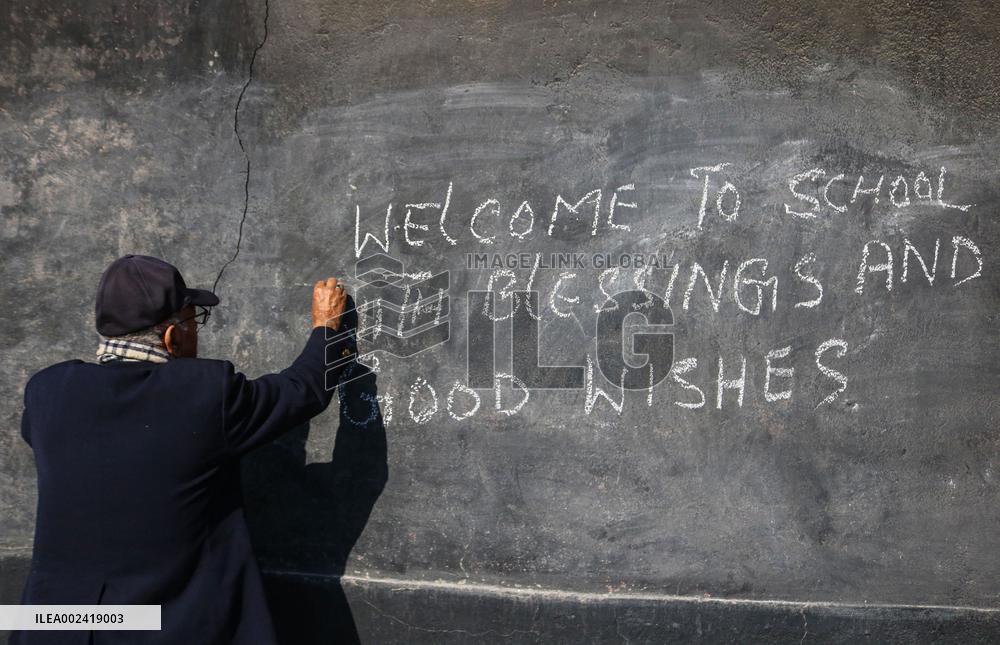Back To School In Kashmir - India