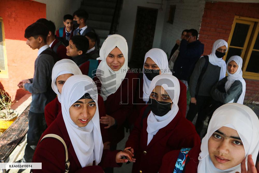 Back To School In Kashmir - India
