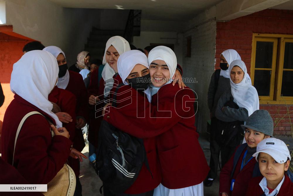 Back To School In Kashmir - India