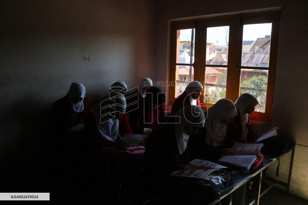 Back To School In Kashmir - India