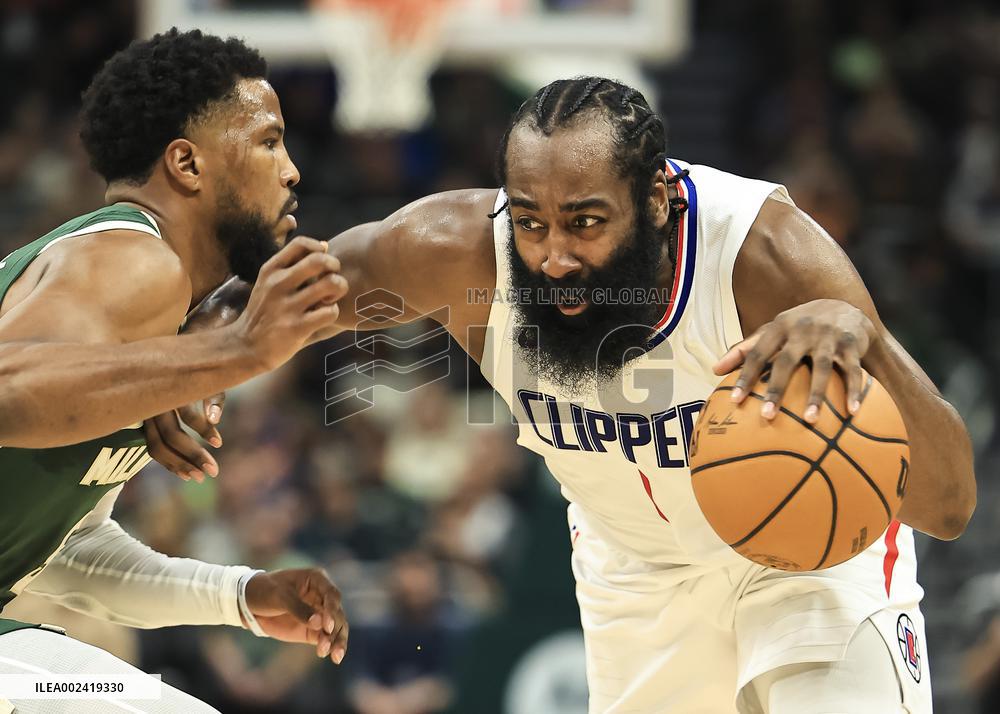(SP)U.S.-MILWAUKEE-BASKETBALL-NBA-BUCKS VS CLIPPERS