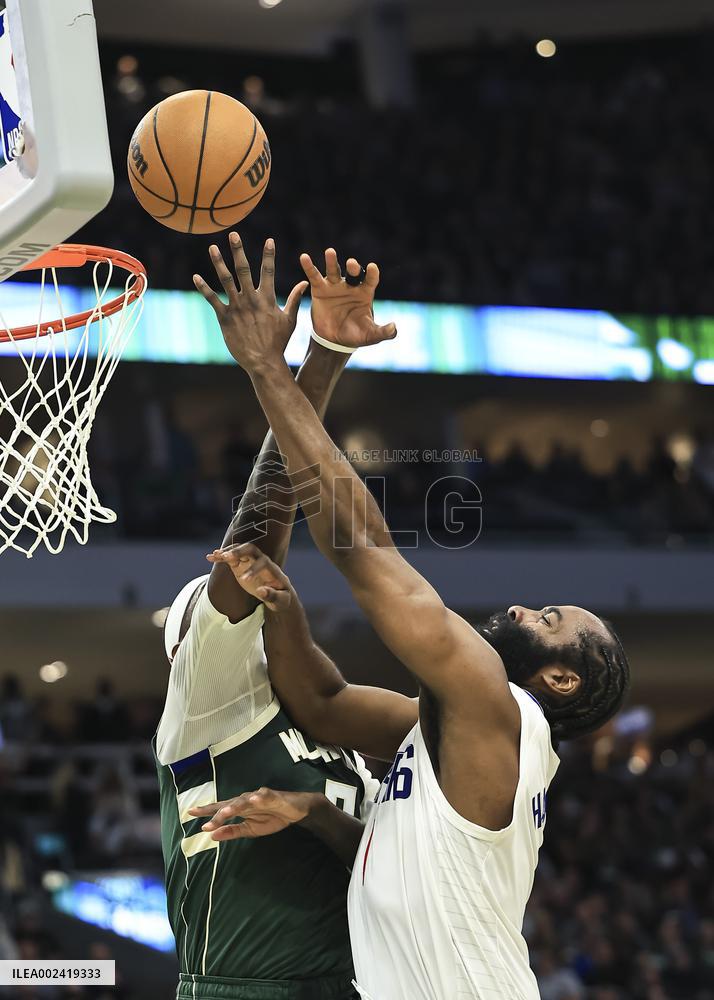 (SP)U.S.-MILWAUKEE-BASKETBALL-NBA-BUCKS VS CLIPPERS