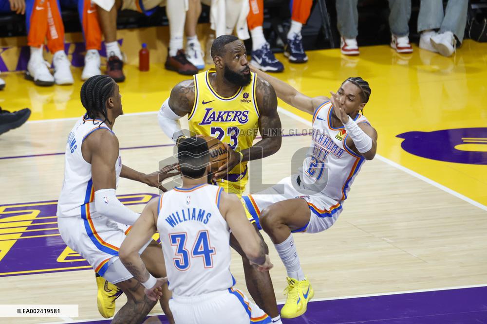 (SP)U.S.-LOS ANGELES-NBA-LAKERS VS THUNDER