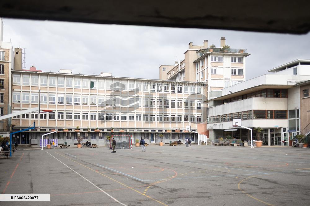 Nicole Belloubet visits the Maurice Ravel high school - Paris