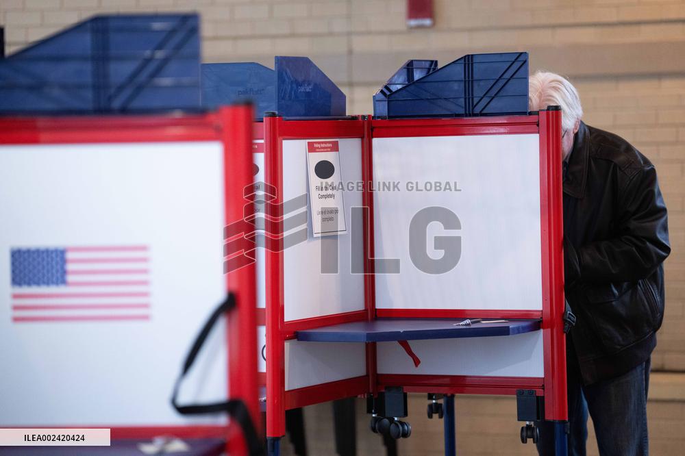 U.S.-VIRGINIA-PRESIDENTIAL PRIMARIES-SUPER TUESDAY
