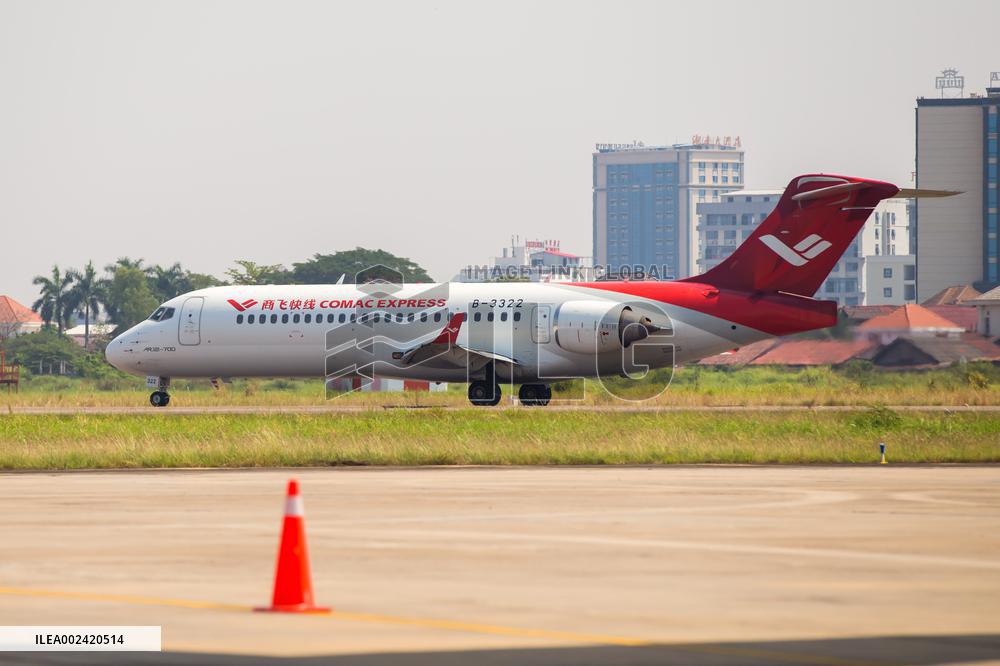 LAOS-VIENTIANE-CHINA-AIRPLANES