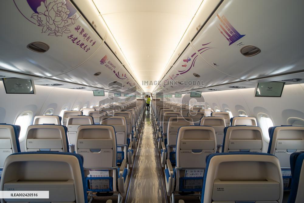 LAOS-VIENTIANE-CHINA-AIRPLANES