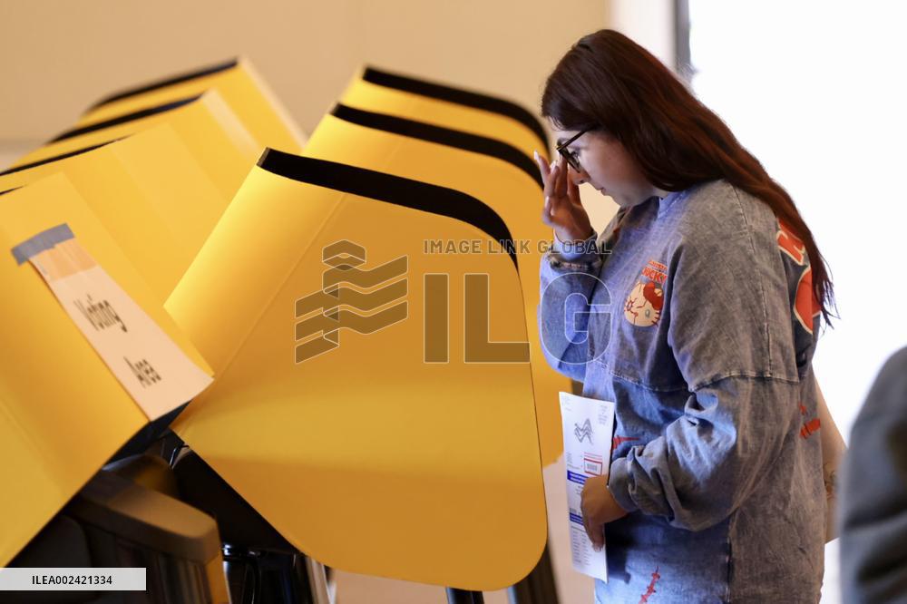 U.S.-LOS ANGELES-PRESIDENTIAL PRIMARIES-SUPER TUESDAY