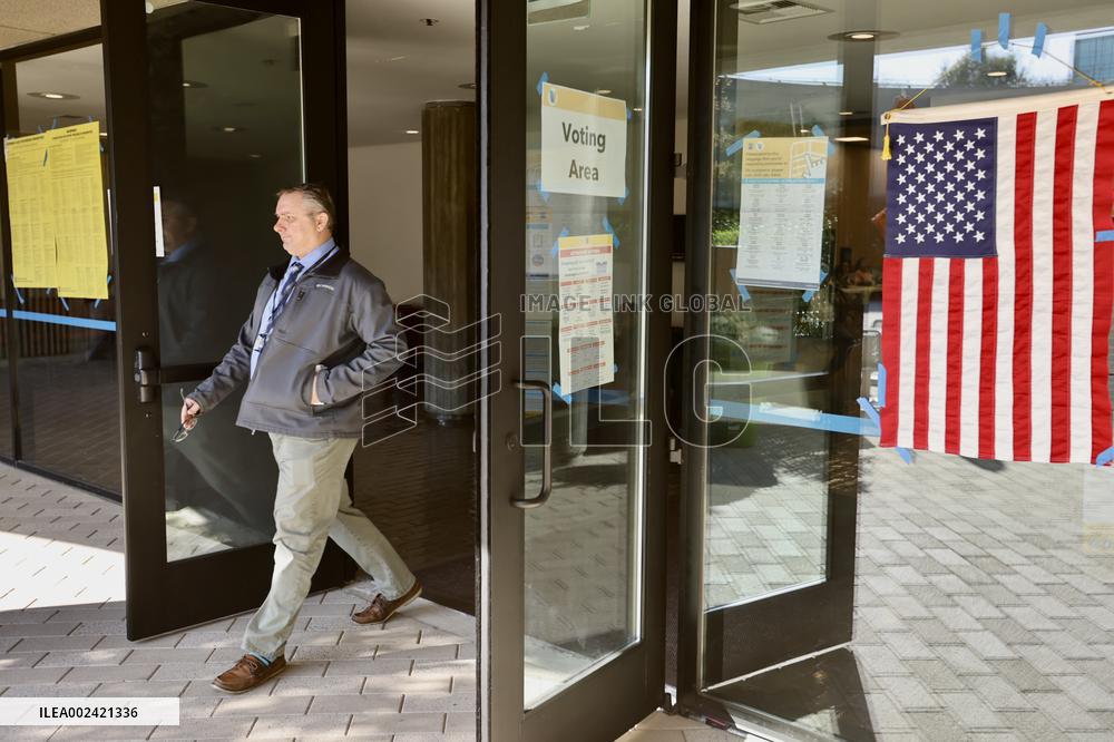 U.S.-LOS ANGELES-PRESIDENTIAL PRIMARIES-SUPER TUESDAY