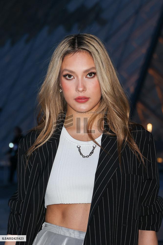 PFW - Louis Vuitton Womenswear Fall/Winter 2024-2025 - Arrivals NB