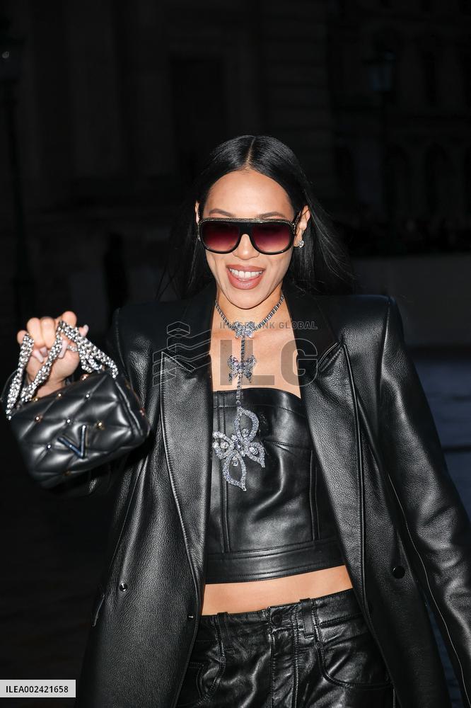 PFW - Louis Vuitton Womenswear Fall/Winter 2024-2025 - Arrivals NB