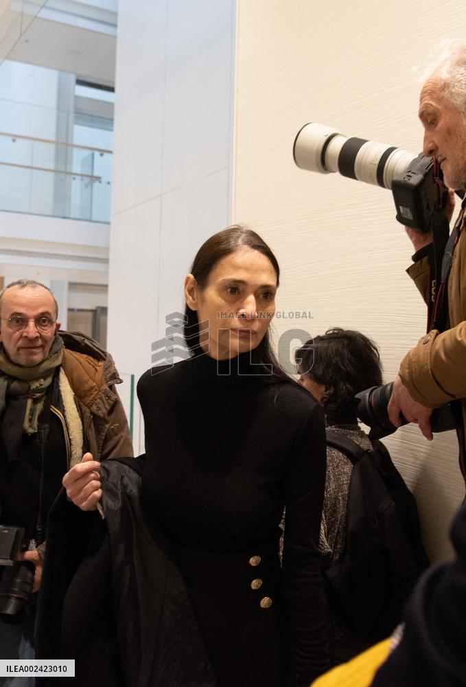 Charlotte Lewis At The Court - Paris