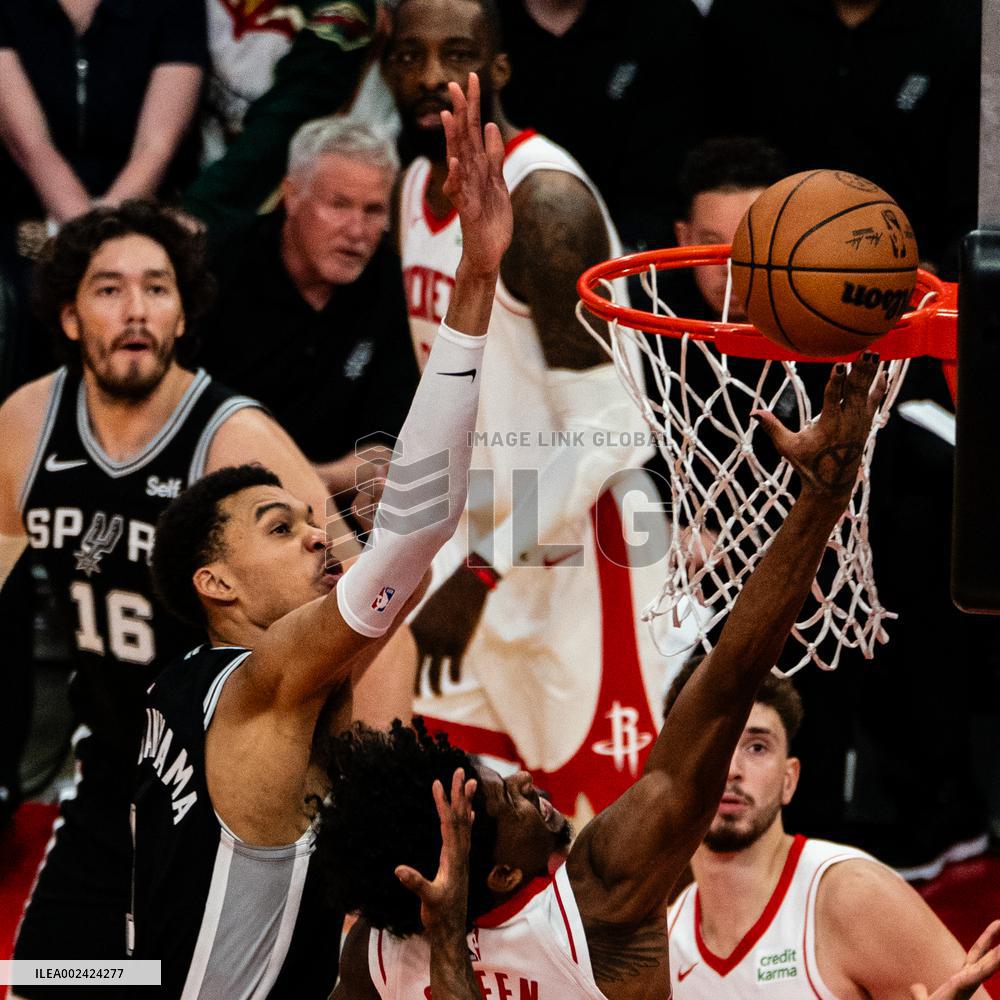 (SP)U.S.-HOUSTON-BASKETBALL-NBA-SPURS VS ROCKETS