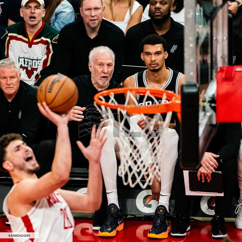 (SP)U.S.-HOUSTON-BASKETBALL-NBA-SPURS VS ROCKETS