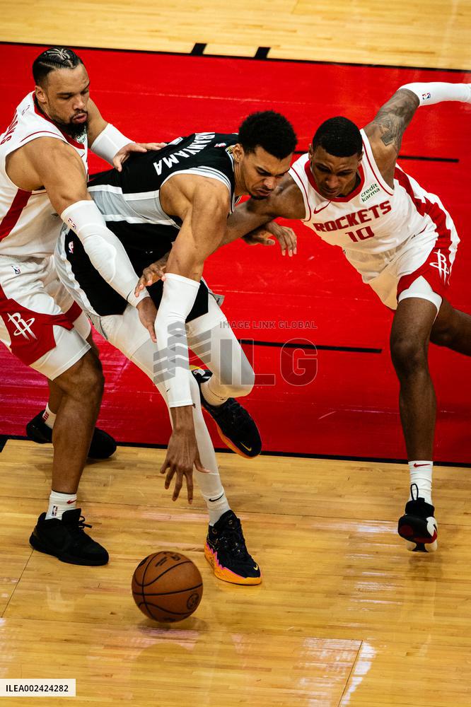 (SP)U.S.-HOUSTON-BASKETBALL-NBA-SPURS VS ROCKETS