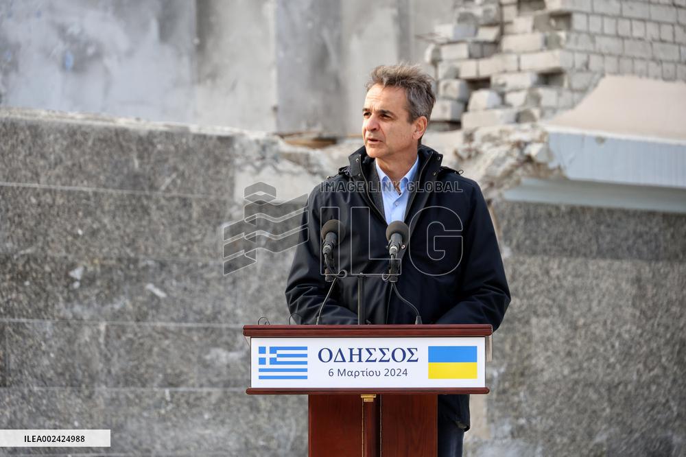 PM of Greece and President of Ukraine hold joint briefing in Odesa