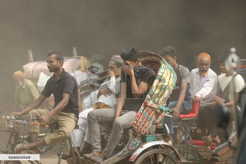 Battling The Dust In Dhaka - Bangladesh