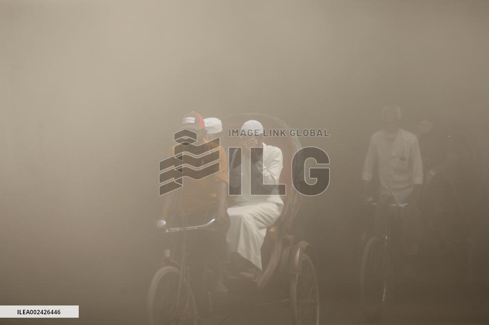 Battling The Dust In Dhaka - Bangladesh