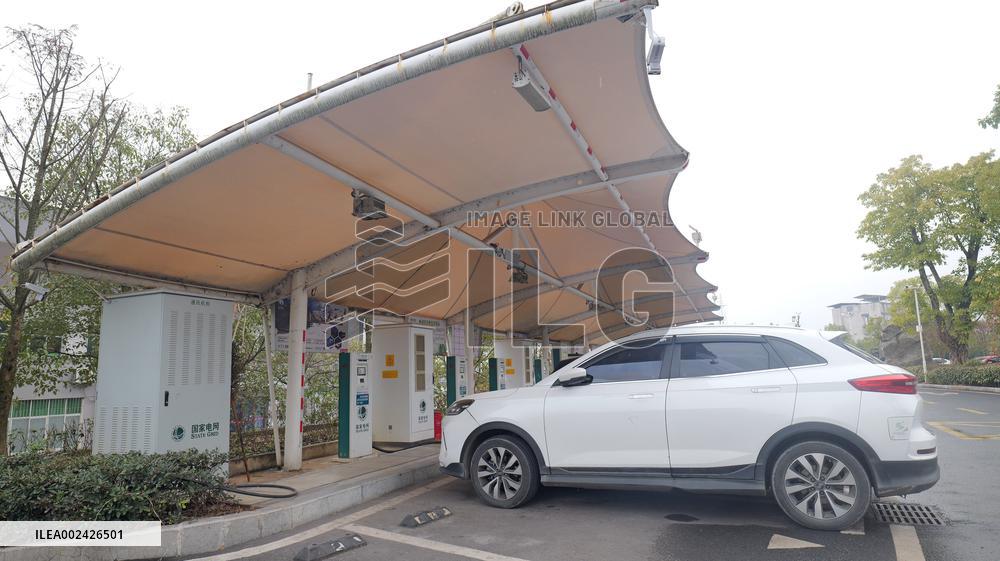 Highway Wervice Areas Charging Piles Construction