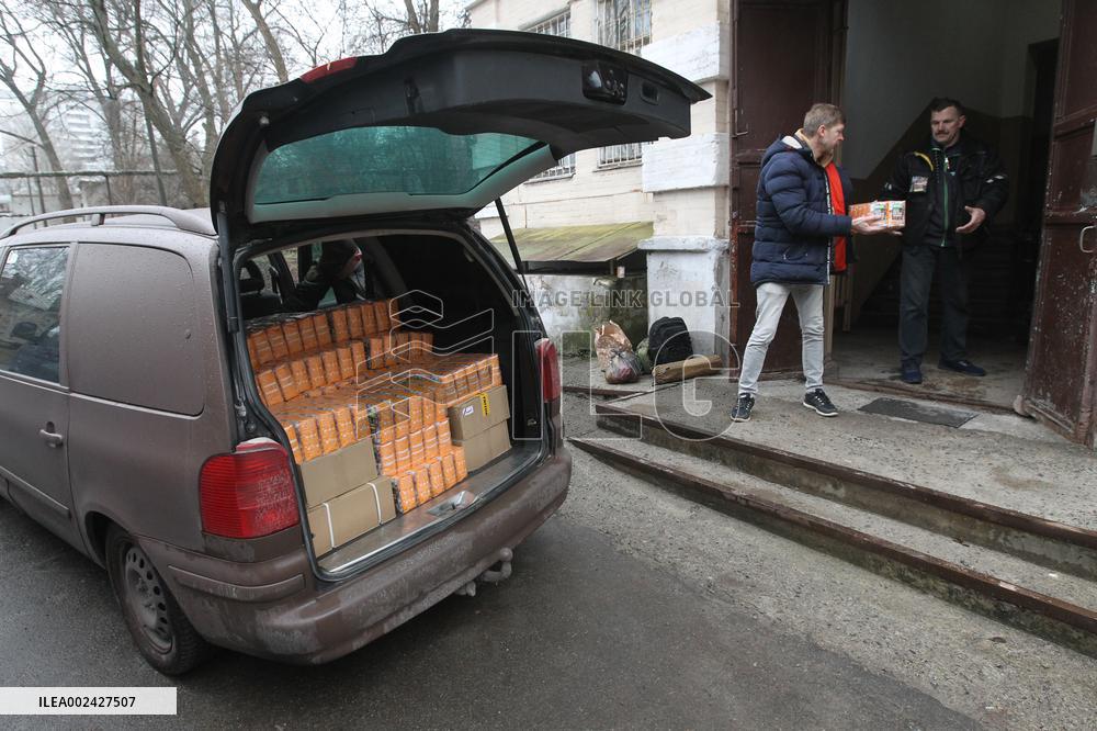 Latvian volunteers deliver humanitarian aid to hospital in Dnipro