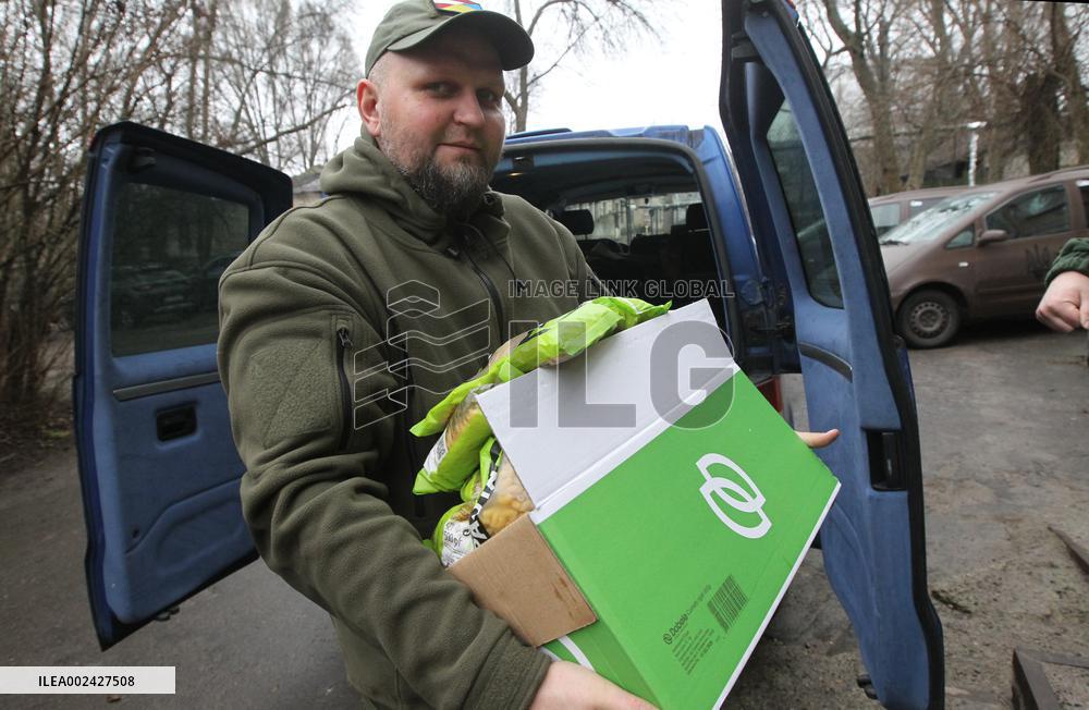 Latvian volunteers deliver humanitarian aid to hospital in Dnipro