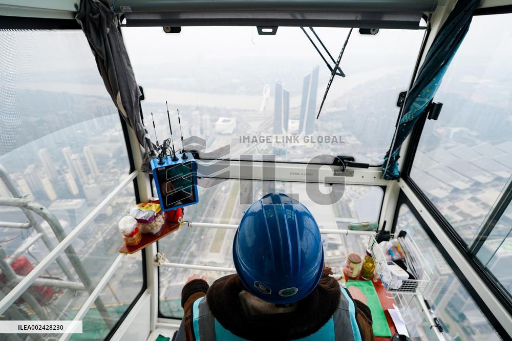 CHINA-JIANGSU-TOWER CRANE OPERATOR (CN)