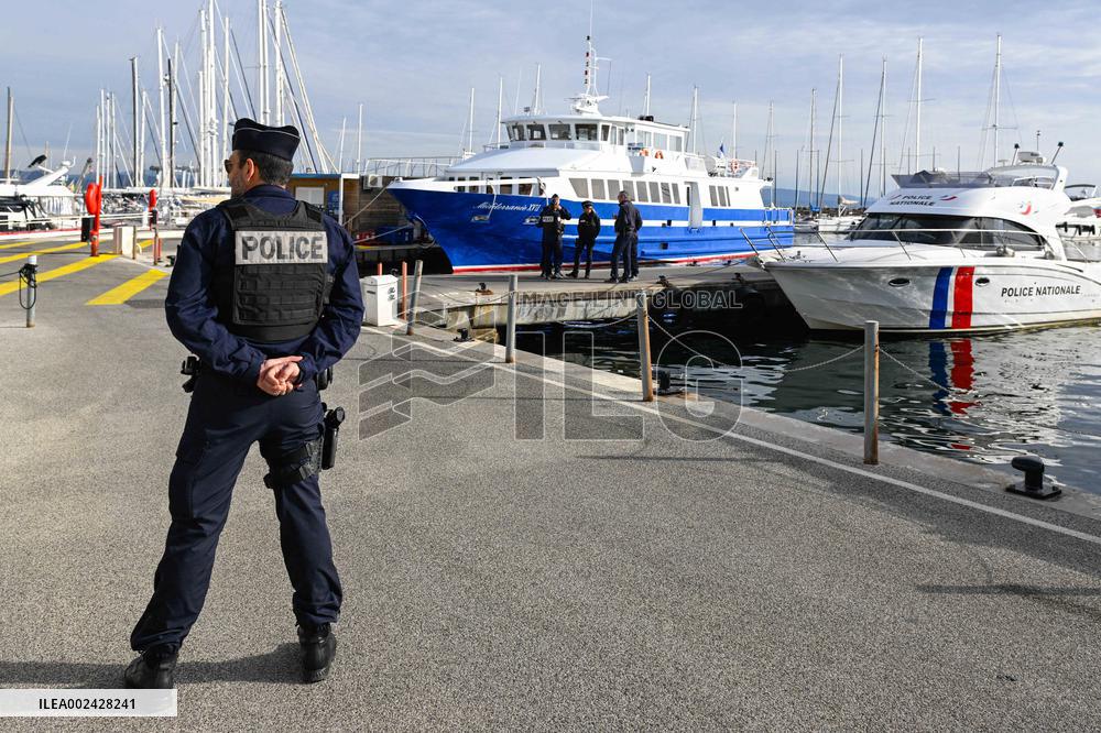 Police Illustration - France