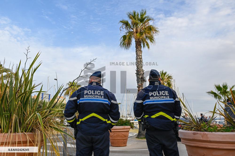Police Illustration - France