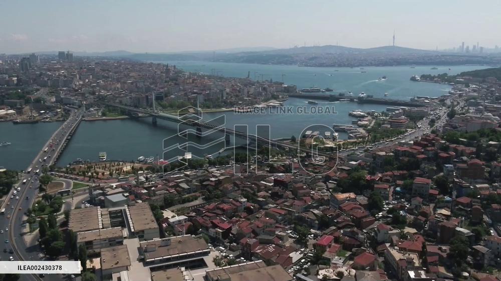 Turks rush for USD as lira continues to depreciate amid high inflation