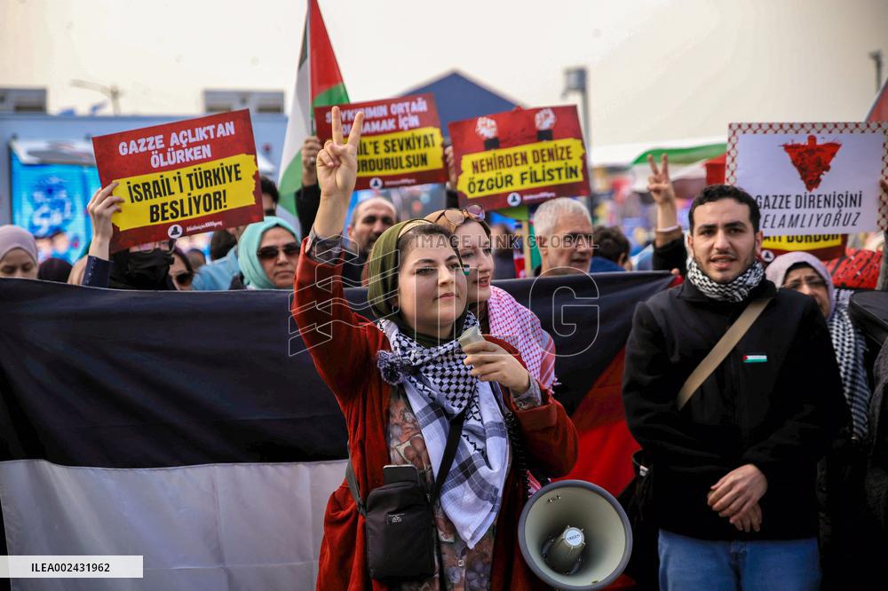 Protest Against Continuous Trade With Israel - Istanbul