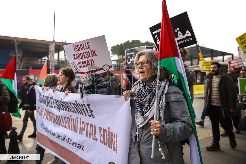 Protest Against Continuous Trade With Israel - Istanbul