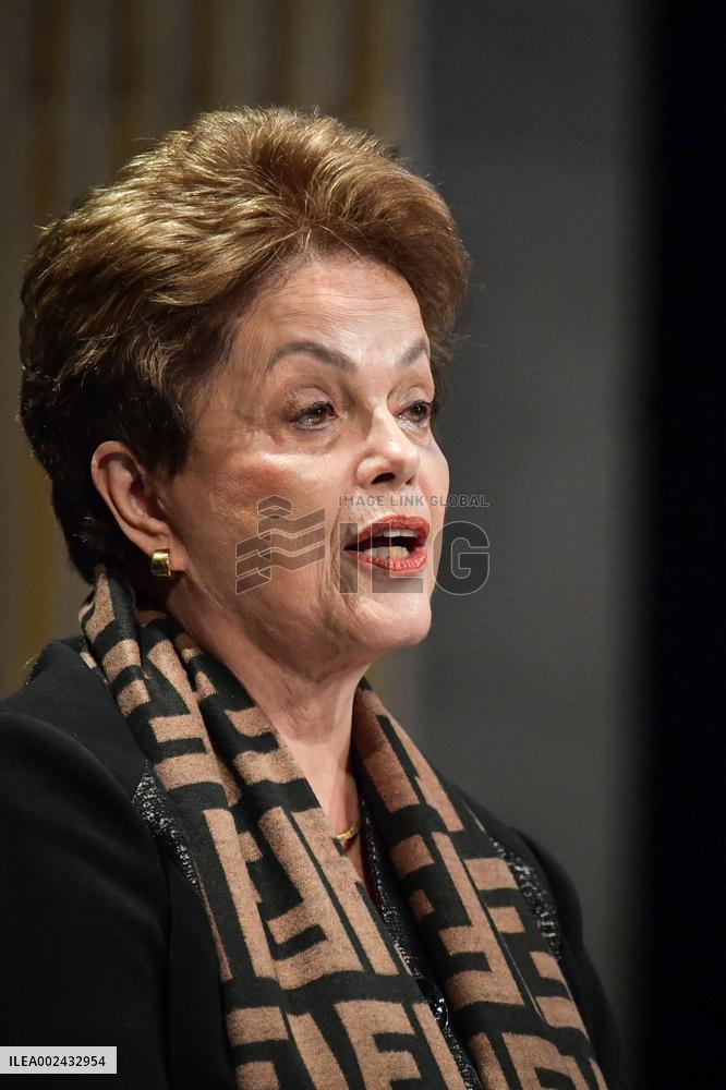 A Woman Equals A Man ? Conference - Paris