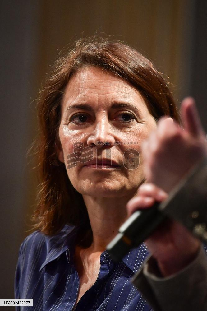 A Woman Equals A Man ? Conference - Paris