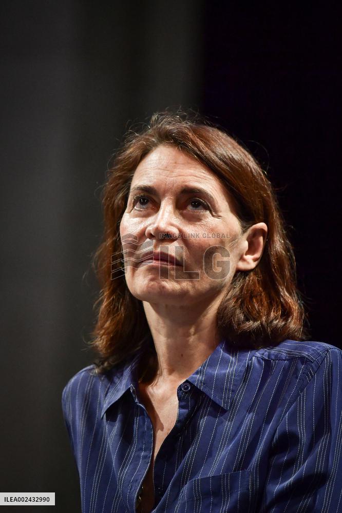 A Woman Equals A Man ? Conference - Paris