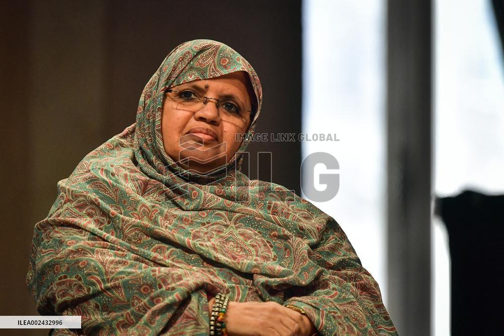 A Woman Equals A Man ? Conference - Paris