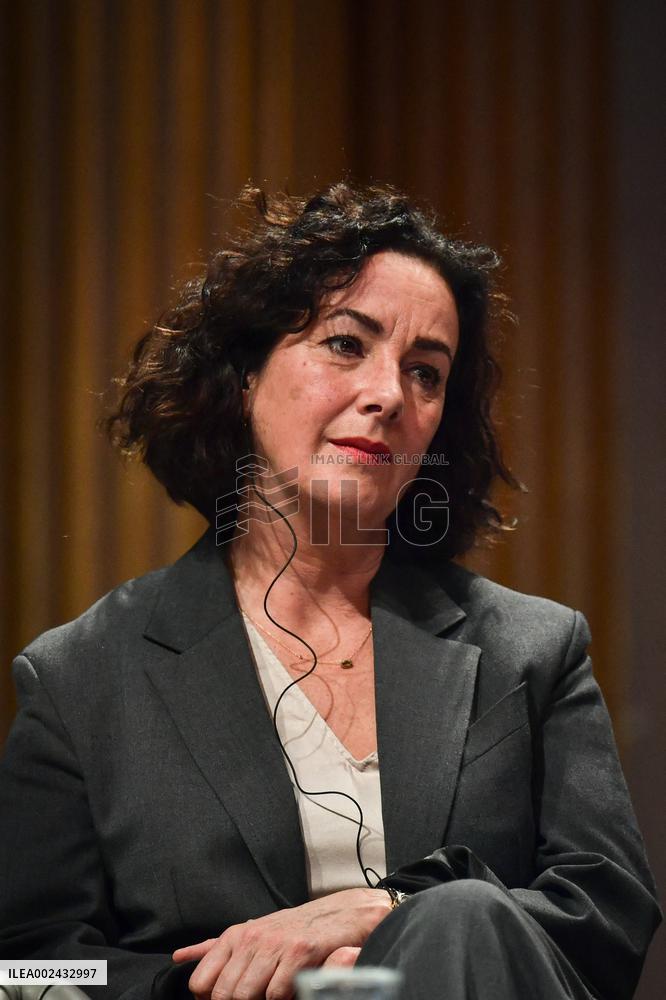 A Woman Equals A Man ? Conference - Paris