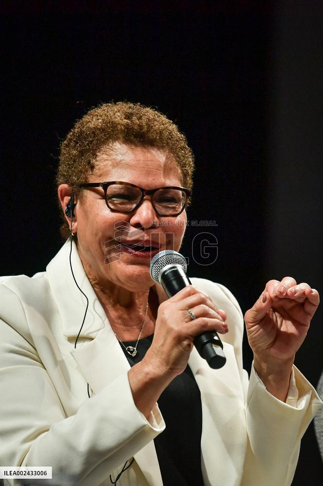 A Woman Equals A Man ? Conference - Paris