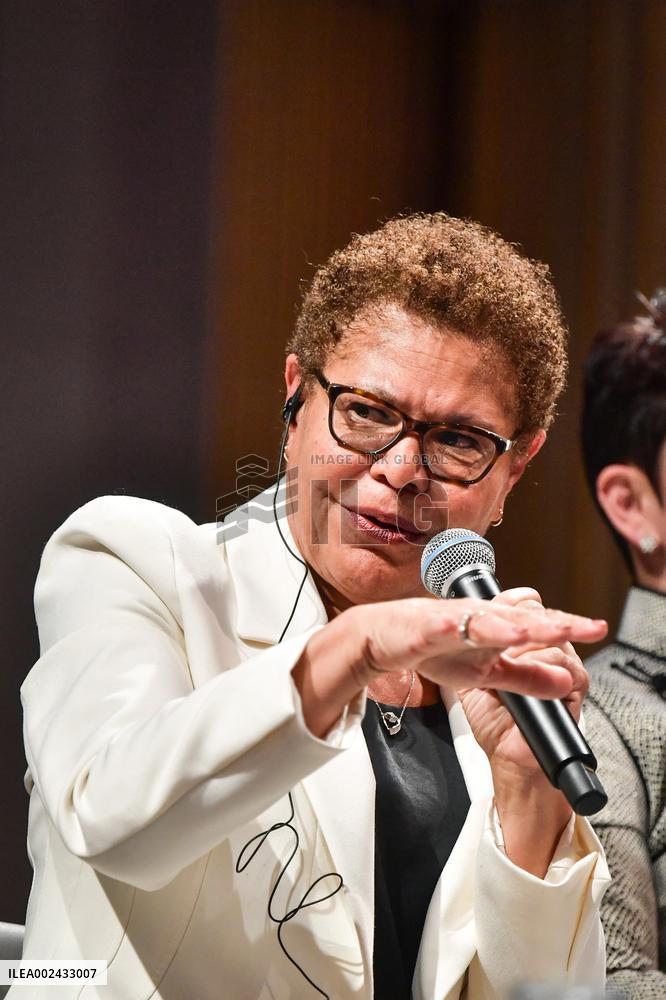 A Woman Equals A Man ? Conference - Paris