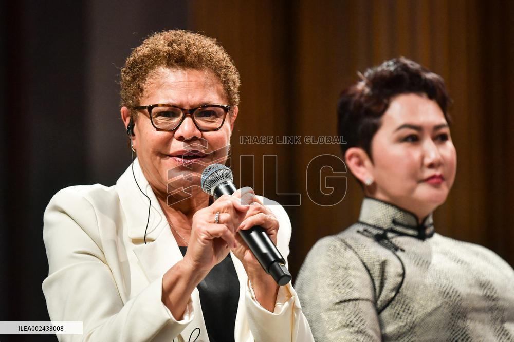 A Woman Equals A Man ? Conference - Paris