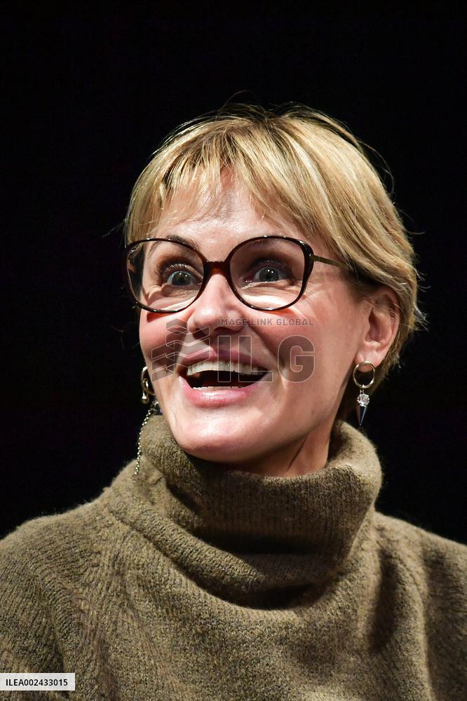 A Woman Equals A Man ? Conference - Paris