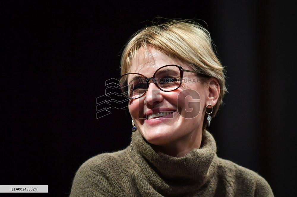 A Woman Equals A Man ? Conference - Paris