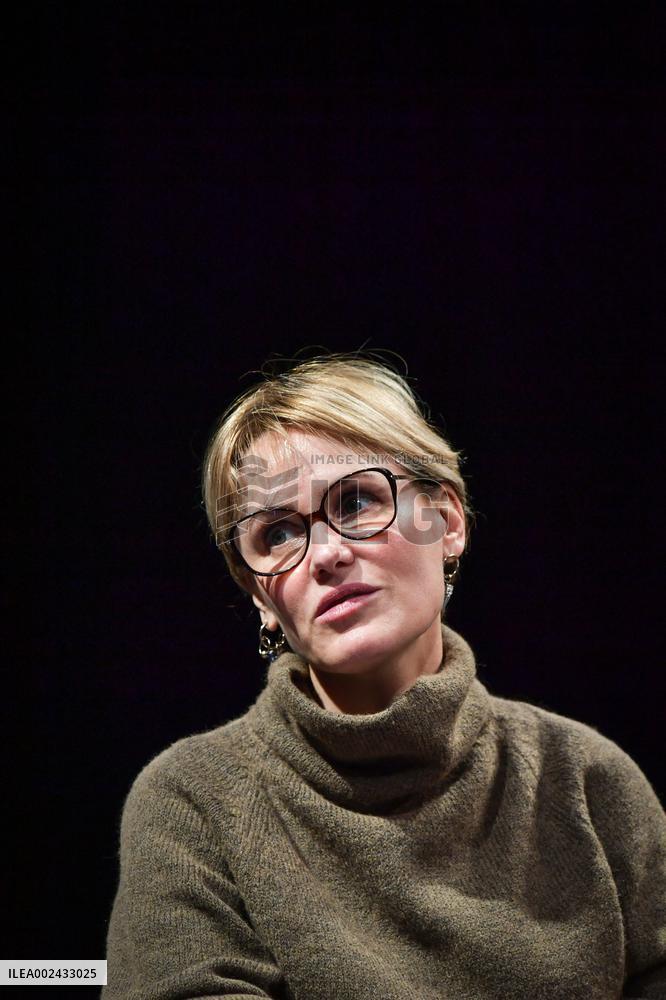 A Woman Equals A Man ? Conference - Paris